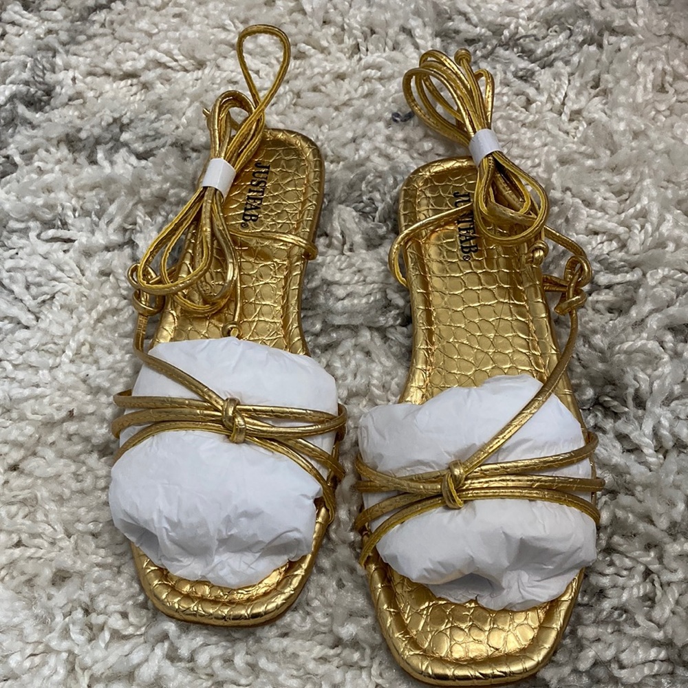 Sz7 Gold Sandals